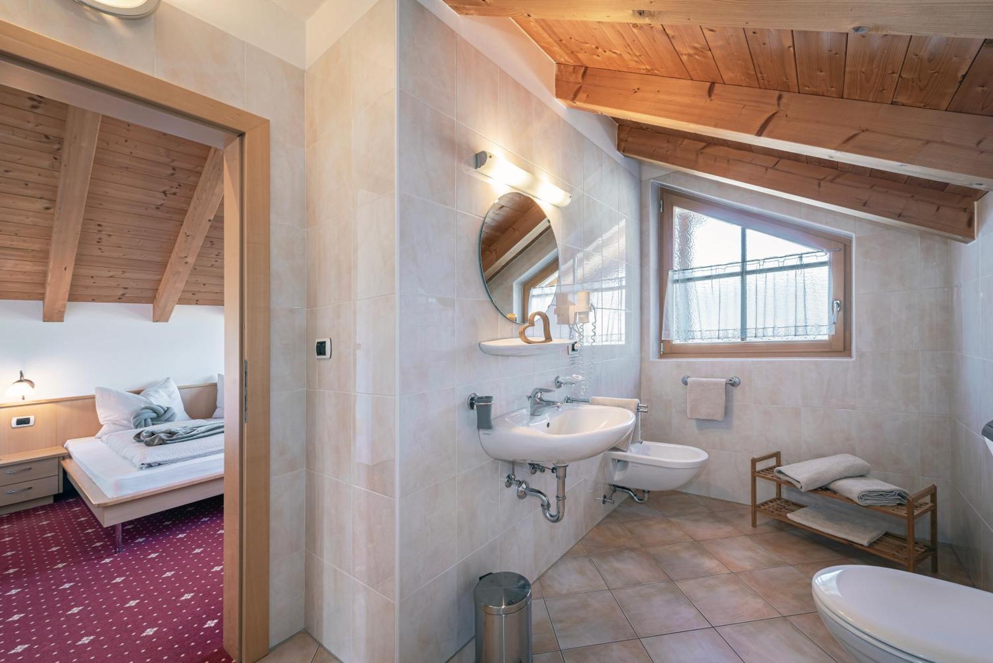 Trinnerhof- Hof Chalets Und Obsthof Mit Zimmer Natz-Schabs Exterior photo